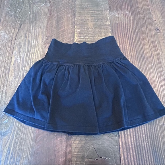 Random Hearts Black (Skort) Skirt with Shorts Underneath Size large - Picture 4 of 4